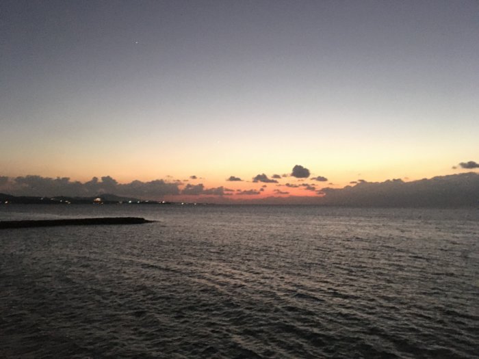 名護湾に沈む夕日
